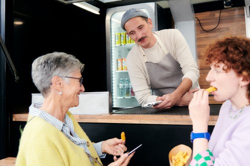 03_06_1200-630_0011_202308_foodtruck_FK_0005_crop.jpg
